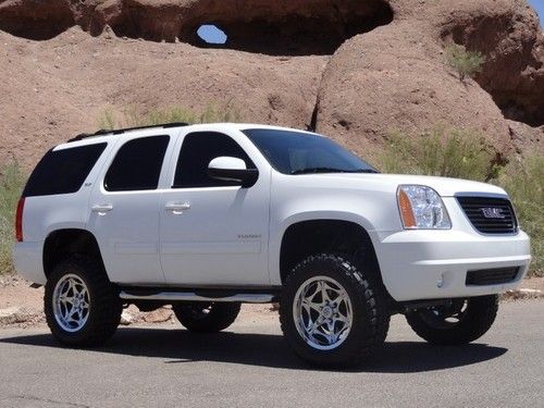 No reserve lifted 13 yukon slt 4wd loaded jesse james wheels ! we finance !