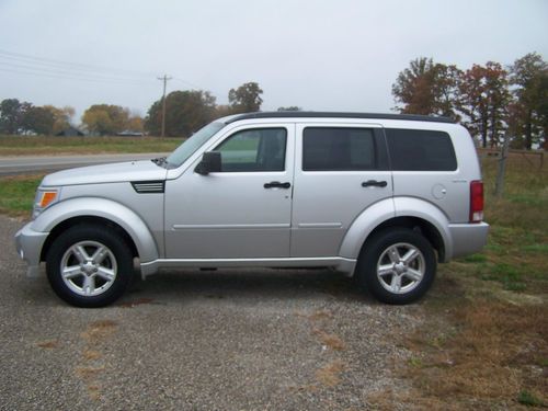 2011 dodge nitro sxt sport utility 4-door 4.0l