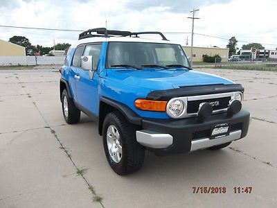 2007 blue toyota fj cruiser 4wd 78,600 miles