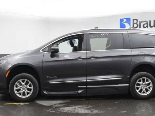 2020 chrysler pacifica touring l 4dr mini van