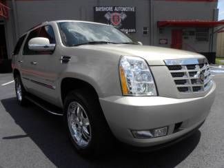 Escalade*nav*4 captains*chrome wheels*new tires*just serviced*we finance/trade