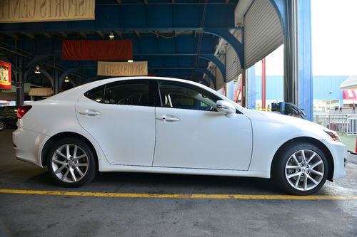 2011 lexus is250 base sedan 4-door 2.5l