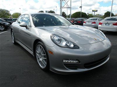 2011 porsche panamera  **clean carfax** low miles**  great condition export ok