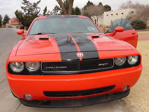 2008 dodge challenger srt8 coupe 2-door 6.1l