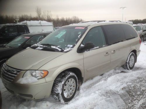 2005 chrysler town &amp; country lx