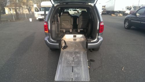 Van  wheelchair handicap dodge grand caravan  2005 rear entry  manuel ramp