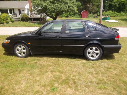 2000 saab 9-3 se hatchback 4-door 2.0l-great on gas-no reserve