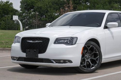 2019 chrysler 300 s trim rwd v6 stitched leather interior spacious!!