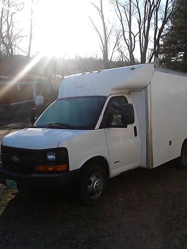 2007 chevy 3500 express box truck drw duramax side door, needs transmission