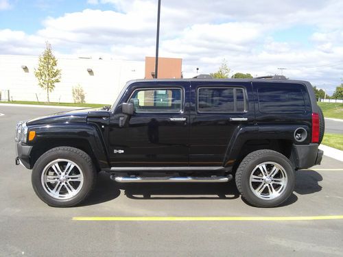 Sell used HUMMER H3 2008 - Black - Towing - Luxury - Loaded in ...