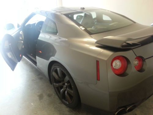 2010 nissan gtr premium gun metallic never used launch control! low miles