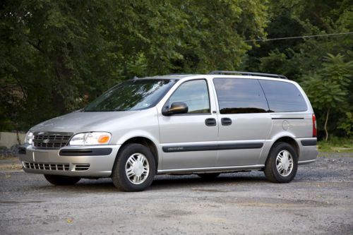 2004 chevy venture lt minivan - lift chair!