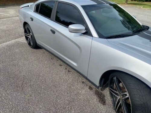 2012 dodge charger se