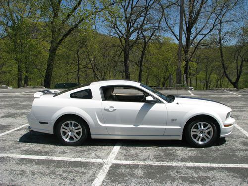 2005 ford mustang gt