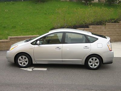 2007 toyota prius one owner non smoker clean must sell rear camera no reserve!