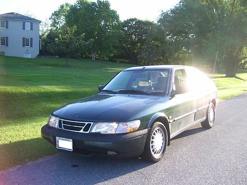 Saab 900 5-speed hatchback, cold ac 152k