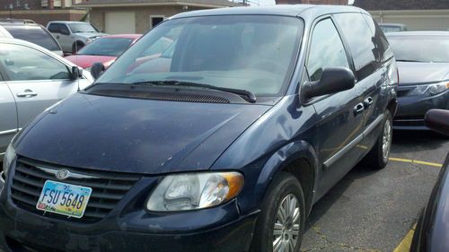 2006 chrysler town &amp; country have key 197,613 miles starts runs no back seats