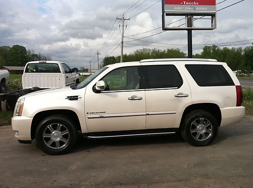 2007 cadillac escalade awd, pearl white, 3rd row, dvd, texas truck, 121k, nr!!