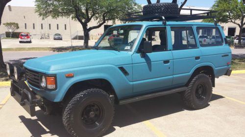 Land cruiser fj60 in blue kevlar