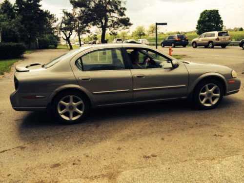 2000 nissan maxima se sedan 4-door 3.0l