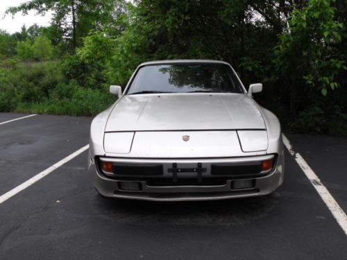 1983 porsche 944 base coupe 2-door 2.5l