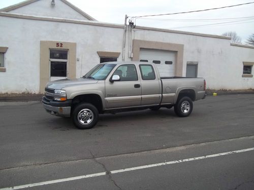 2001 chevy silverado 2500hd 4x4 diesel 4x4 * no reserve * low miles look!