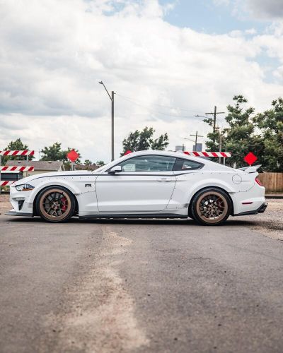 2022 ford mustang