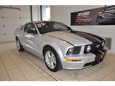 4.6l v8 low miles mileage 1 owner fastback cloth seats power windows locks cd