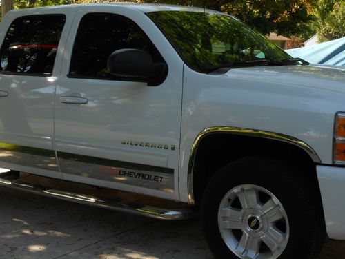 2009 chevrolet 1500 pickup ltz, white with chrome trim, z71 4x4