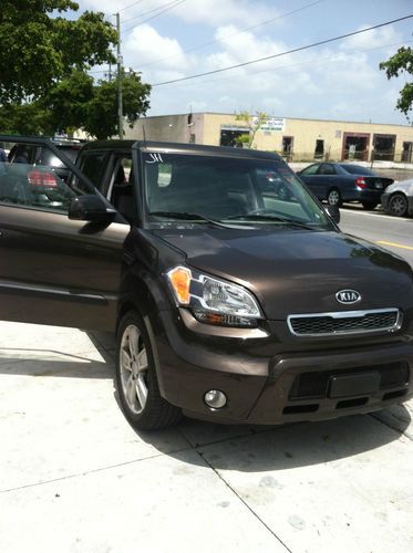 2011 kia soul plus hatchback 4-door 2.0l