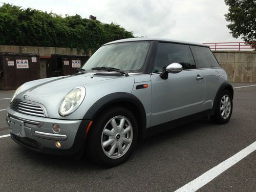 2003 mini cooper base hatchback 2-door 1.6l 5 speed manual great cond no reserve