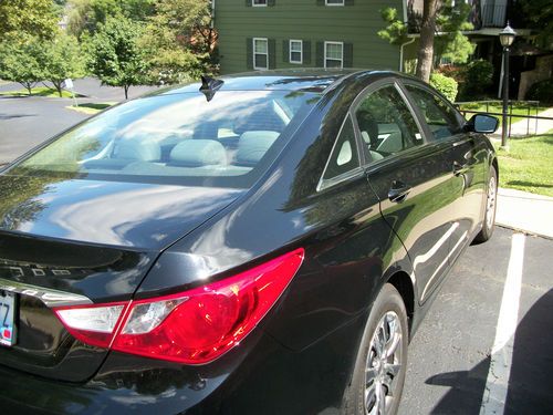 2011 hyundai sonata 4 door sedan with extended warranty,only 51,800 miles