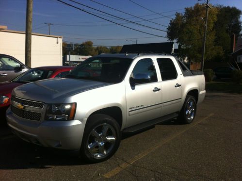 2011 chevy avalanche ltz  with flexfuel-4x4