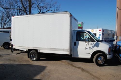 Chevy express 3500 14ft box truck lift gate 350 v8 10k miles