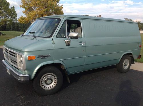 1991 chevy g20 cargo van concession truck handsink - inverter - freezer