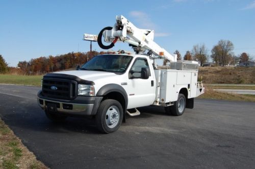 F550 altec bucket outriggers headstuds low miles backup camera clean updated