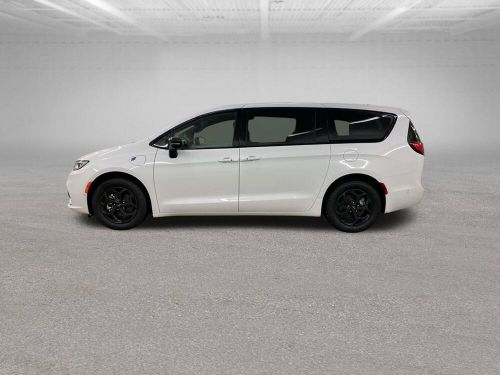 2024 chrysler pacifica hybrid select