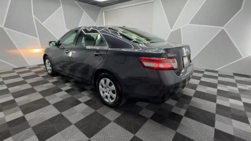 2010 toyota camry le sedan 4d