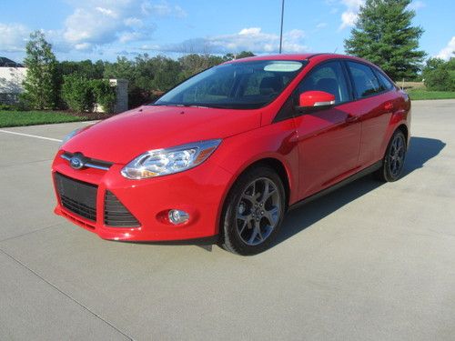 2013 ford focus se sedan 4-door 2.0l 2,063 miles