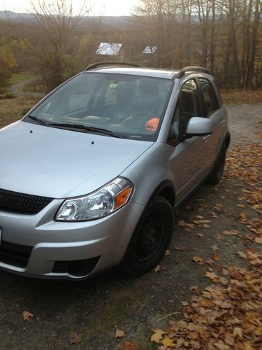 2011 suzuki, sx4, awd, silver, 6 speed standerd.