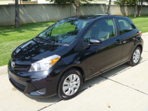 2012 toyota yaris base sedan 4-door 1.5l