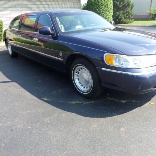 2001 lincoln town car executive limousine 6-door 4.6l