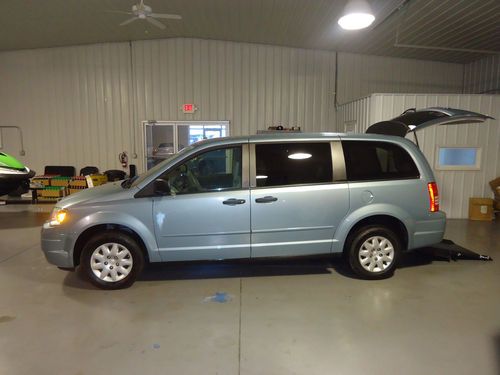 2008 chrysler town &amp; country wheelchair/handicap ramp van rear entry conversion