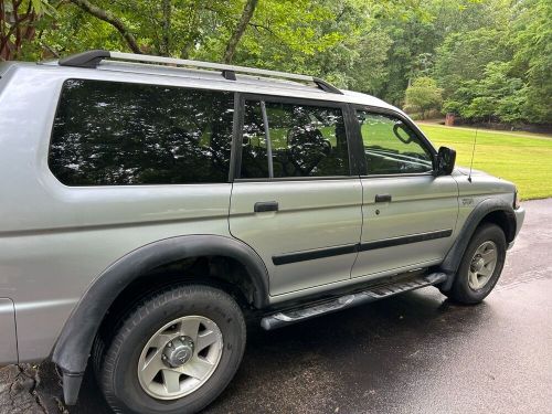 2004 mitsubishi montero sport es