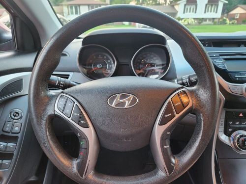 2013 hyundai elantra - well maintained