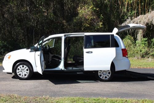 2019 dodge grand caravan se