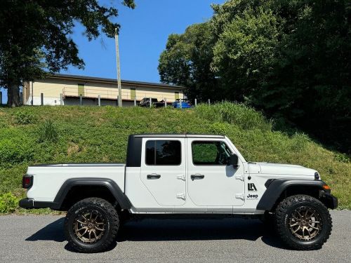 2023 jeep gladiator sport s