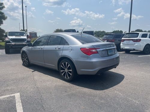 2013 chrysler 200 series touring