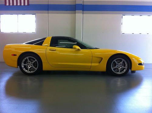 2000 chevrolet corvette base hatchback 2-door 5.7l