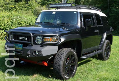 2007 toyota fj cruiser trd badged - aggressivly upgraded-  3" lift- led lighting